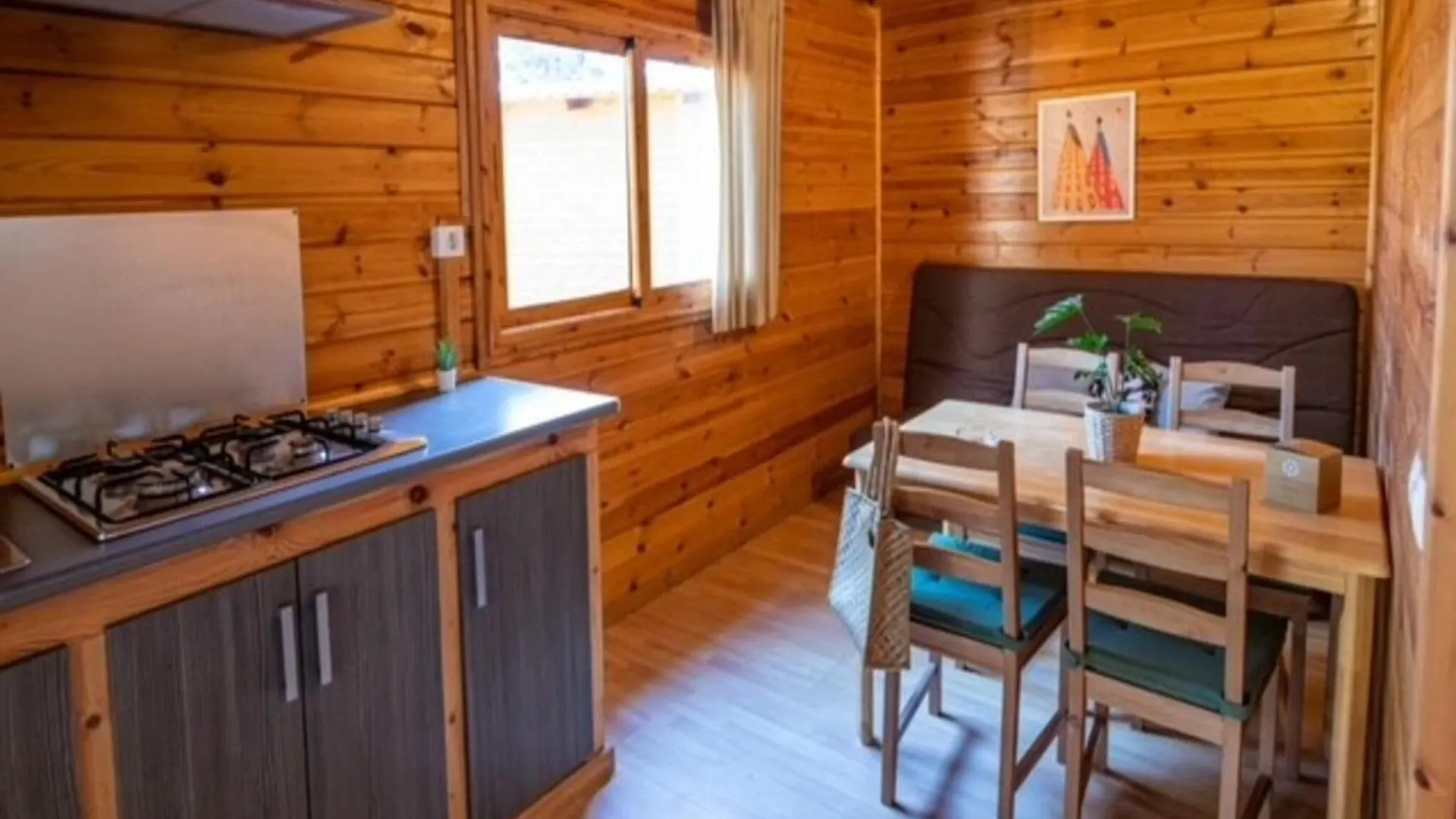 Wooden Chalet With Parking Tarragona Spain